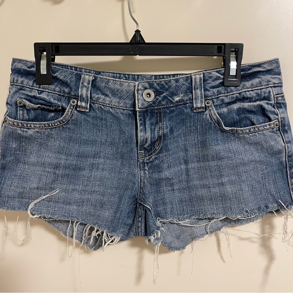 American Eagle Women’s Favorite Boyfriend Cut Off Blue Jean Shorts (Size 4)